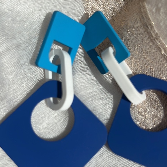 Drop Earings - Picture 2 of 5